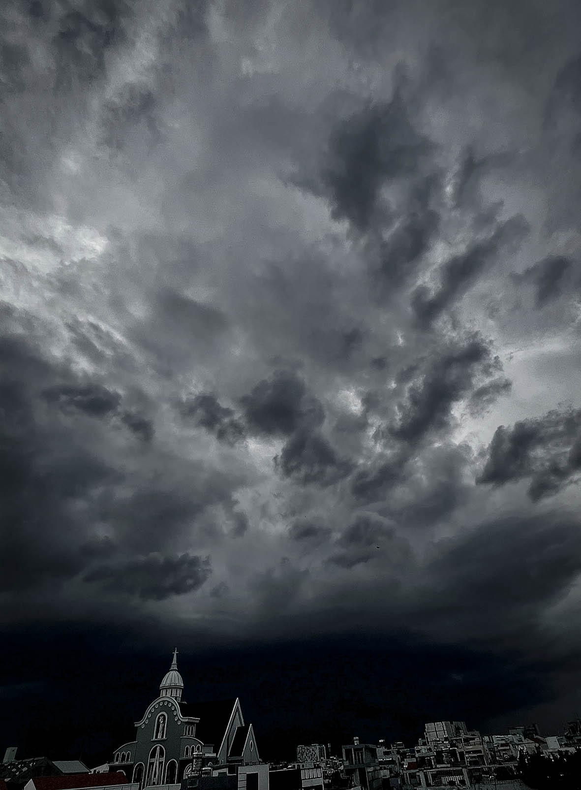 Tu viện chiều mưa